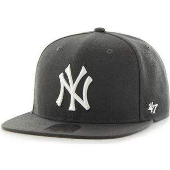 Cappellino visiera piatta nero snapback di New York Yankees MLB Captain di 47 Brand
