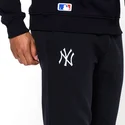 pantaloni-lunghi-blu-navy-track-pant-dei-new-york-yankees-mlb-di-new-era