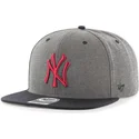 cappello-snapback-grigio-con-visiera-piatta-e-logo-rosso-dei-new-york-yankees-mlb-double-move-captain-di-47-brand