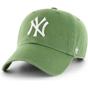 Cappellino visiera curva verde felce di New York Yankees MLB Clean Up di 47 Brand