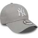 cappellino-grigio-regolabile-9forty-essential-new-york-yankees-mlb-di-new-era