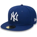 berretto-piatto-blu-chiuso-59fifty-essential-dei-new-york-yankees-mlb-di-new-era
