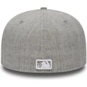 cappello-piatto-grigio-chiuso-59fifty-essential-dei-new-york-yankees-mlb-di-new-era