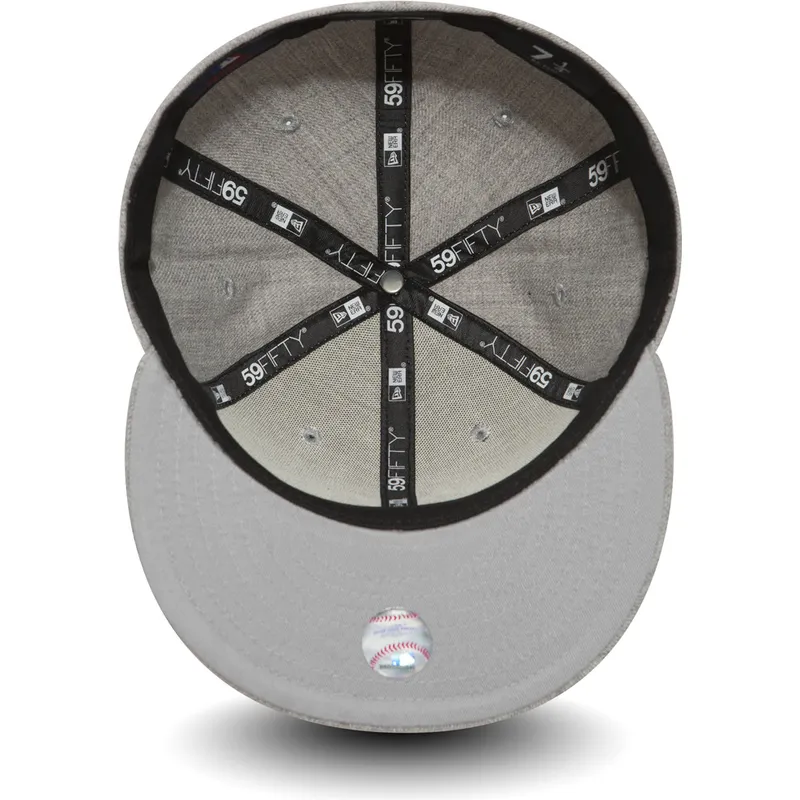 cappello-piatto-grigio-chiuso-59fifty-essential-dei-new-york-yankees-mlb-di-new-era