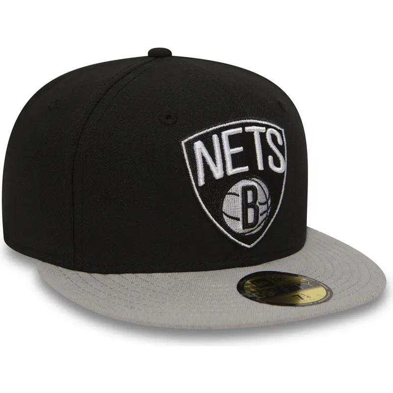 cappello-piatto-nero-aderente-59fifty-essential-dei-brooklyn-nets-nba-di-new-era