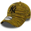 cappellino-curvo-giallo-regolabile-con-logo-nero-dei-new-york-yankees-mlb-9forty-engineered-fit-di-new-era