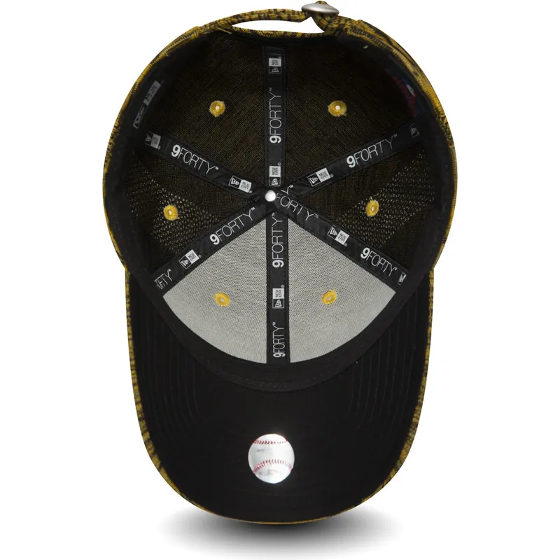 cappelli-curva-giallo-cinghia-regolabile-9forty-negro-dei-new-york-yankees-mlb-di-new-era