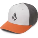 cappellino-visiera-curva-grigio-aderente-con-visiera-arancione-full-stone-xfit-copper-di-volcom