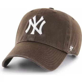 Cappellino visiera curva marrone scuro di New York Yankees MLB Clean Up di 47 Brand