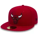 cappellino-piatto-rosso-aderente-59fifty-chain-stitch-dei-chicago-bulls-nba-di-new-era