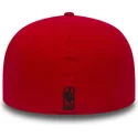 cappellino-piatto-rosso-regolabile-59fifty-chain-stitch-dei-chicago-bulls-nba-di-new-era