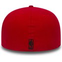 cappellino-visiera-piatta-rosso-aderente-59fifty-chain-stitch-di-chicago-bulls-nba-di-new-era