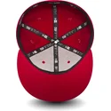 cappellino-piatto-rosso-aderente-59fifty-chain-stitch-dei-chicago-bulls-nba-di-new-era