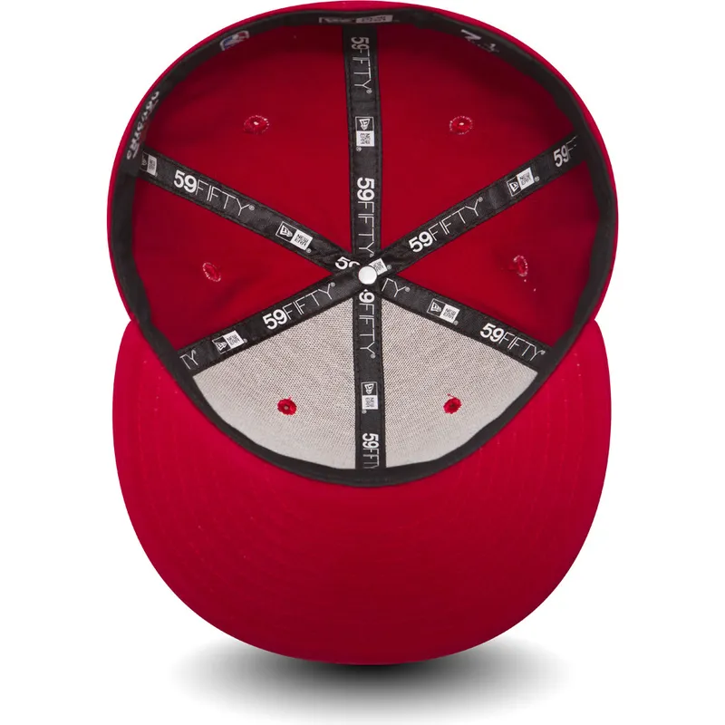 cappellino-piatto-rosso-aderente-59fifty-chain-stitch-dei-chicago-bulls-nba-di-new-era