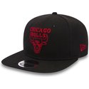 cappellino-visiera-piatta-nero-snapback-con-logo-rosso-9fifty-chain-stitch-di-chicago-bulls-nba-di-new-era