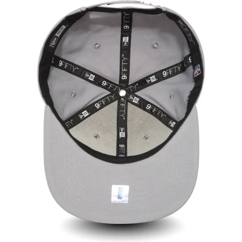 cappelli-piatta-grigio-snapback-9fifty-chain-stitch-dei-toronto-raptors-nba-di-new-era
