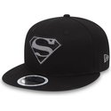 cappellino-visiera-piatta-nero-snapback-per-bambino-9fifty-reflect-di-superman-warner-bros-di-new-era