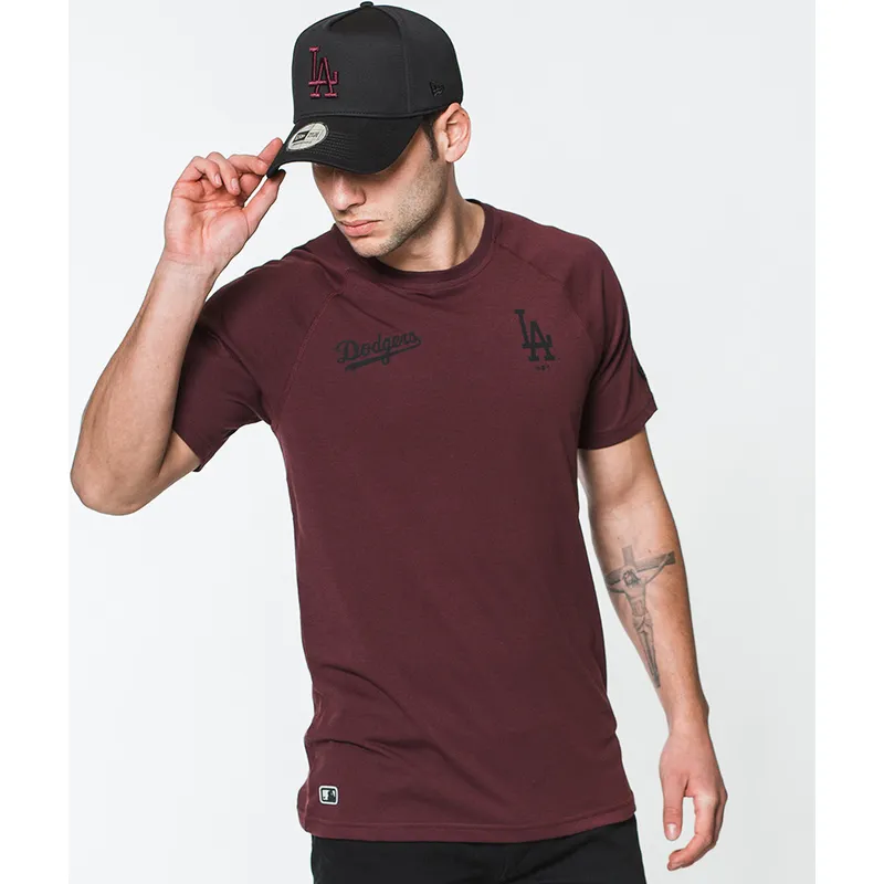 magliette-manica-corta-rosso-granate-tech-series-dei-los-angeles-dodgers-mlb-di-new-era