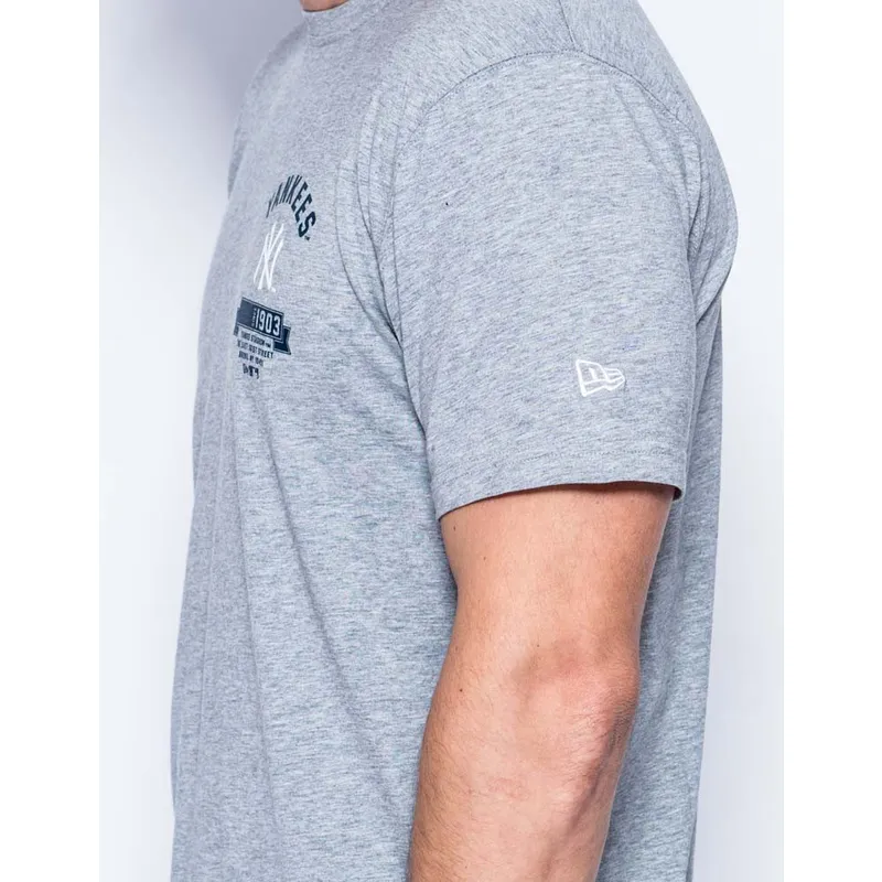 magliette-manica-corta-grigio-badge-dei-new-york-yankees-mlb-di-new-era