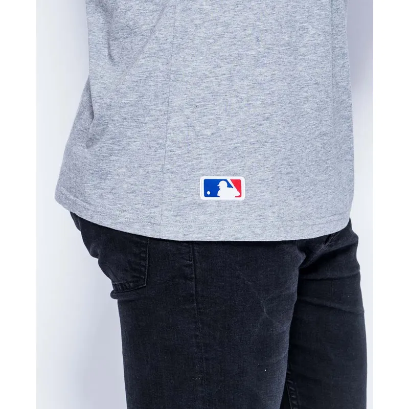 magliette-manica-corta-grigio-badge-dei-new-york-yankees-mlb-di-new-era