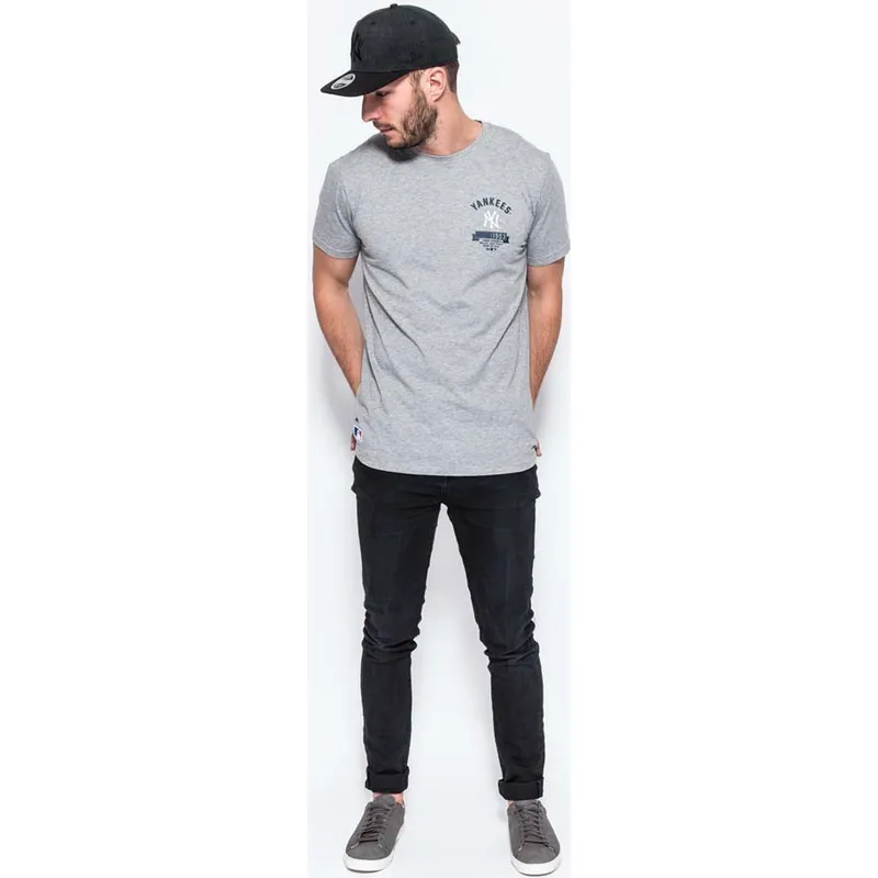 magliette-manica-corta-grigio-badge-dei-new-york-yankees-mlb-di-new-era
