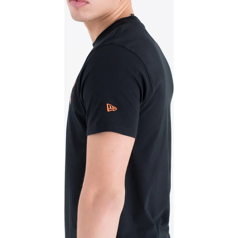 magliette-manica-corta-nero-dei-new-york-knicks-nba-di-new-era magliette-manica-corta-nero-dei-new-york-knicks-nba-di-new-era