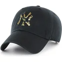 cappellino-curvo-nero-con-logo-mimetico-dei-new-york-yankees-mlb-clean-up-camfill-di-47-brand