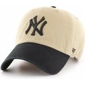 cappellino-visiera-curva-beige-con-visiera-e-logo-nero-di-new-york-yankees-mlb-clean-up-two-tone-di-47-brand