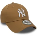 cappelli-curva-marrone-cinghia-regolabile-claro-9forty-essential-dei-new-york-yankees-mlb-di-new-era