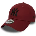 cappellino-visiera-curva-rosso-regolabile-con-logo-nero-9forty-essential-di-new-york-yankees-mlb-di-new-era