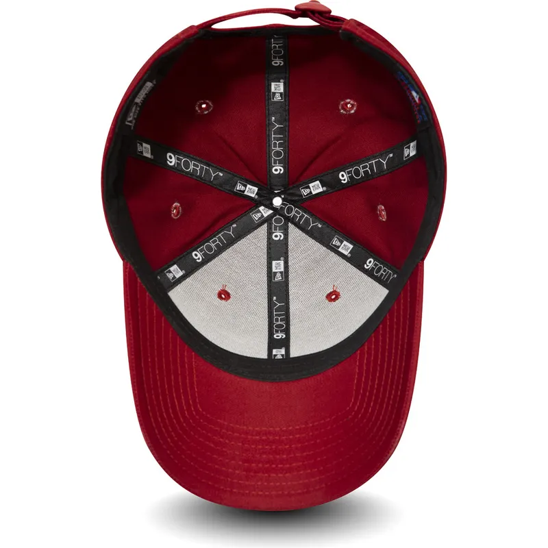 cappelli-curva-rosso-cinghia-regolabile-negro-9forty-essential-dei-new-york-yankees-mlb-di-new-era
