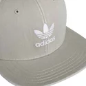cappellino-visiera-piatta-grigio-snapback-trefoil-adicolor-di-adidas