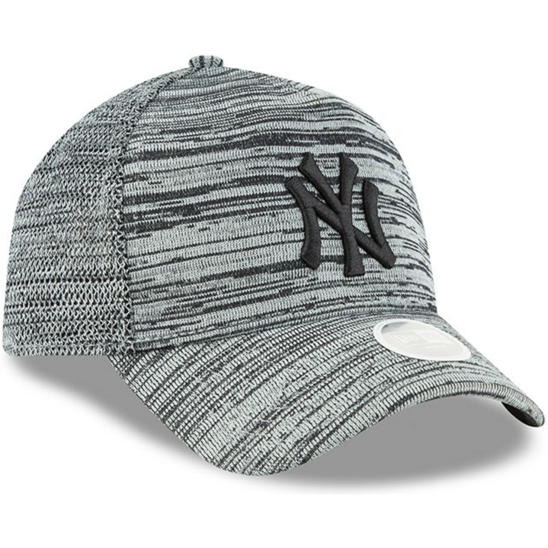 cappellino-visiera-curva-grigio-regolabile-con-logo-nero-9forty-engineered-fit-di-new-york-yankees-mlb-di-new-era