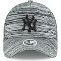 cappelli-curva-grigio-snapback-ajustable-negro-9forty-engineered-fit-dei-new-york-yankees-mlb-di-new-era