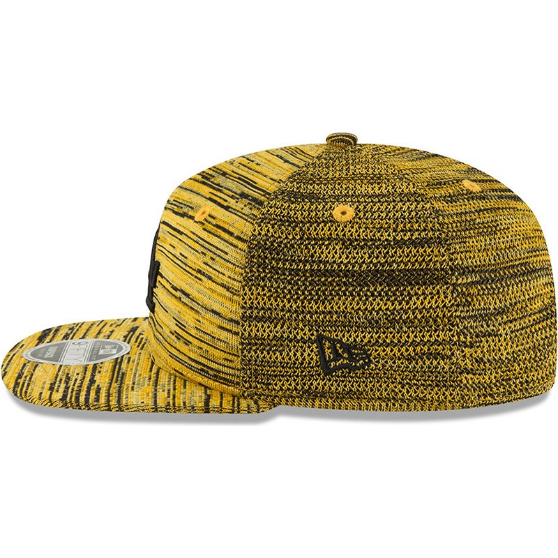 cappellino-visiera-piatta-giallo-snapback-con-logo-nero-9fifty-engineered-fit-di-los-angeles-dodgers-mlb-di-new-era
