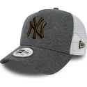 cappellino-trucker-grigio-con-logo-marrone-9forty-essential-jersey-dei-new-york-yankees-mlb-di-new-era