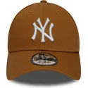 cappelli-curva-marrone-cinghia-regolabile-trigo-9forty-league-essential-dei-new-york-yankees-mlb-di-new-era