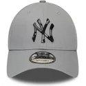cappelli-curva-grigio-cinghia-regolabile-camuflaje-9forty-camo-infill-dei-new-york-yankees-mlb-di-new-era