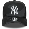 cappelli-curva-mimetizzazione-snapback-negro-essential-camo-a-frame-dei-new-york-yankees-mlb-di-new-era