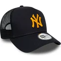 cappellino-trucker-blu-navy-con-logo-arancione-league-essential-a-frame-dei-new-york-yankees-mlb-di-new-era