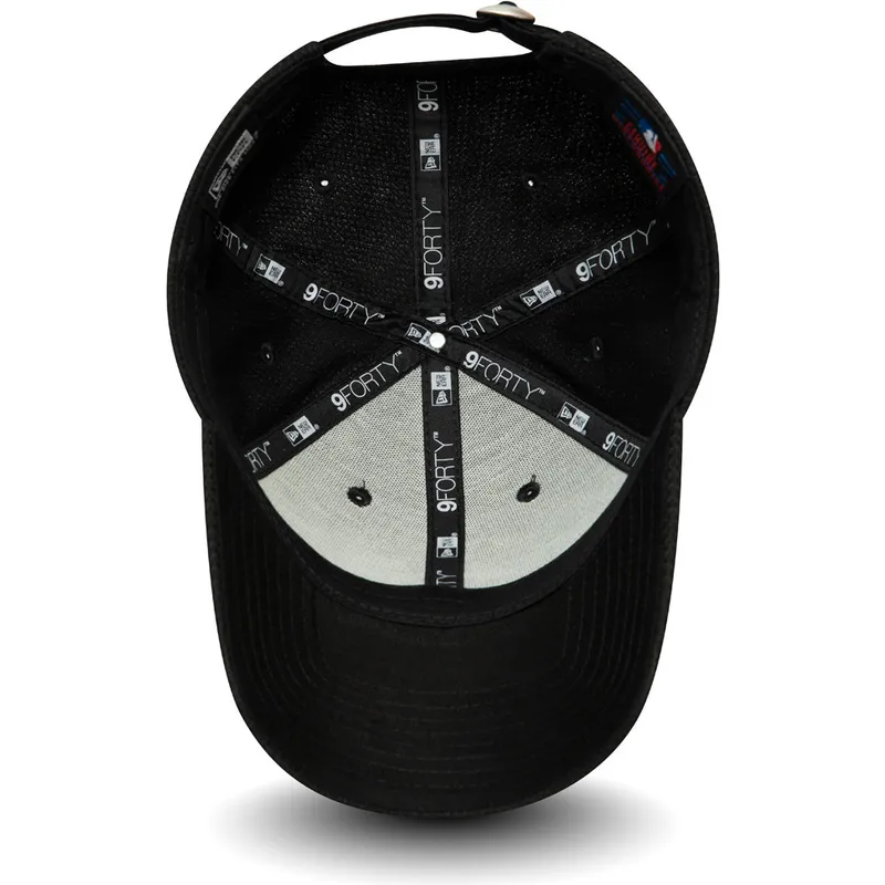 cappelli-curva-nero-cinghia-regolabile-9forty-diamond-era-essential-dei-boston-red-sox-mlb-di-new-era