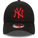 cappellino-curvo-nero-regolabile-con-logo-rosso-9forty-league-essential-di-new-york-yankees-mlb-di-new-era