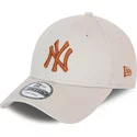 new-era-curved-brim-brown-logo-9forty-league-essential-new-york-yankees-mlb-beige-adjustable-cap