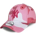 cappellino-curvo-regolabile-camouflage-rosa-con-logo-rosa-9forty-dei-new-york-yankees-mlb-di-new-era