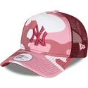 cappellino-trucker-mimetico-rosa-con-logo-rosa-a-frame-dei-new-york-yankees-mlb-di-new-era