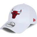 cappelli-curva-bianco-cinghia-regolabile-9forty-side-mark-dei-chicago-bulls-nba-di-new-era