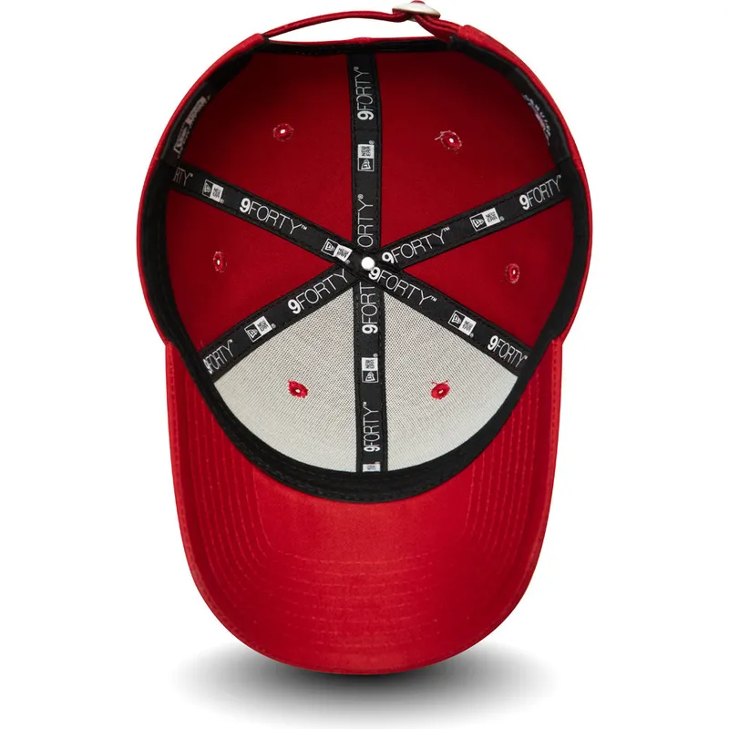cappelli-curva-rosso-cinghia-regolabile-negro-9forty-league-essential-dei-new-york-yankees-mlb-di-new-era cappelli-curva-rosso-cinghia-regolabile-negro-9forty-league-essential-dei-new-york-yankees-mlb-di-new-era