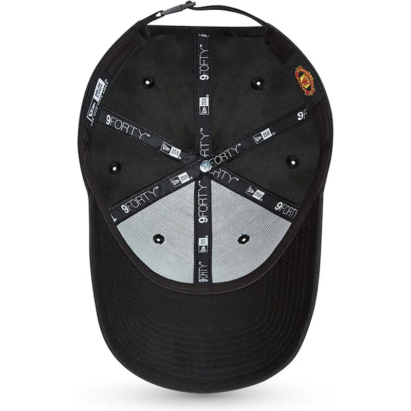 cappelli-curva-nero-cinghia-regolabile-9forty-rubber-patch-dei-manchester-united-football-club-premier-league-di-new-era cappelli-curva-nero-cinghia-regolabile-9forty-rubber-patch-dei-manchester-united-football-club-premier-league-di-new-era