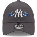 cappellino-grigio-curvo-regolabile-9forty-rose-swallow-bird-dei-new-york-yankees-mlb-di-new-era