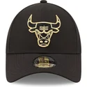 cappellino-curvo-nero-snapback-9forty-black-and-gold-dei-chicago-bulls-nba-di-new-era